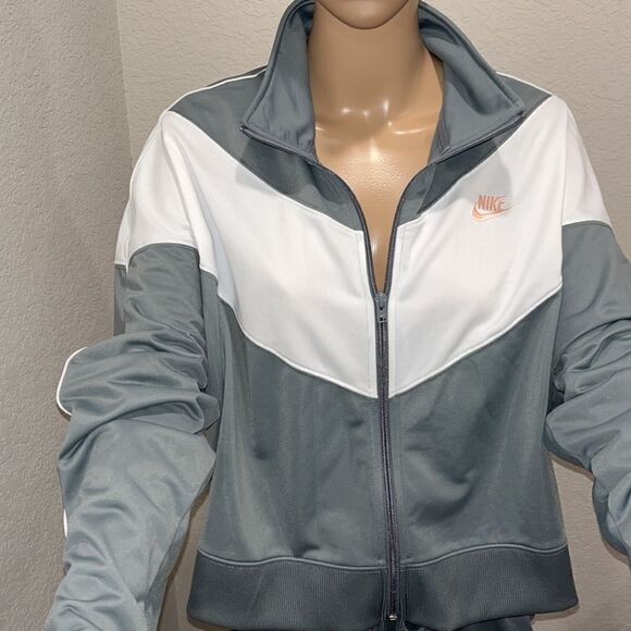 Nike-Sweat suit in excellent condition, like new. - Picture 6 of 12